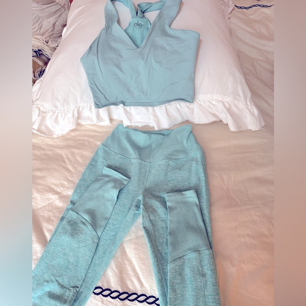 Alo yoga set - top & bottoms